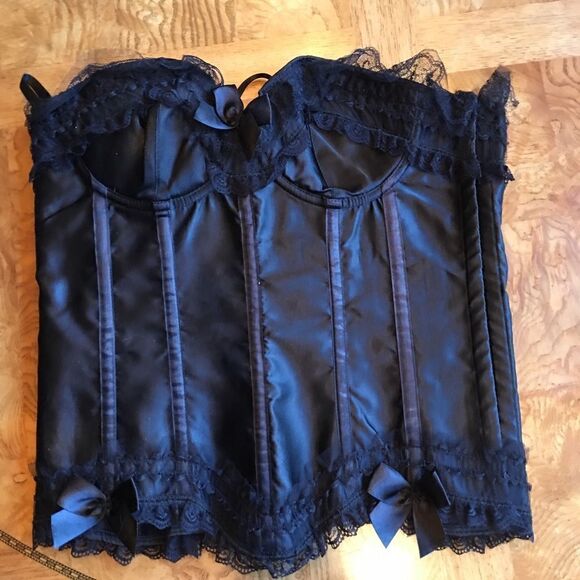 🎃 - 36D CORSET!! - Picture 3 of 6